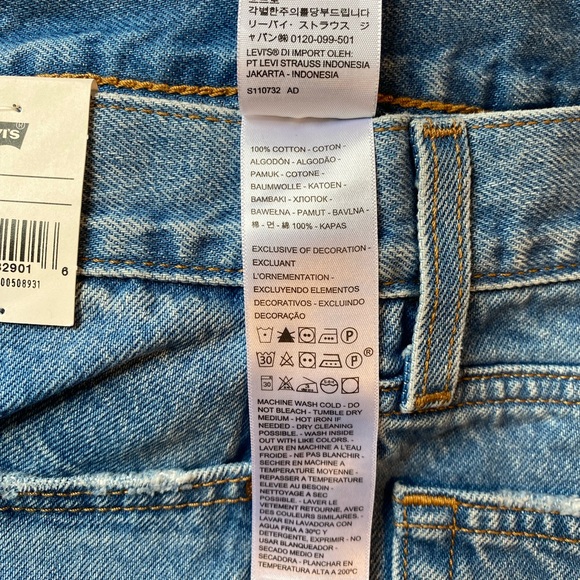Levi’s Wedgie Icon Fit Ankle Jeans - Picture 6 of 7